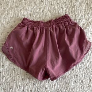 Lululemon hotty hot short 2.5”